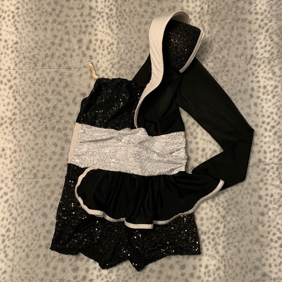 Black & white sequence dance costume. - Picture 2 of 10